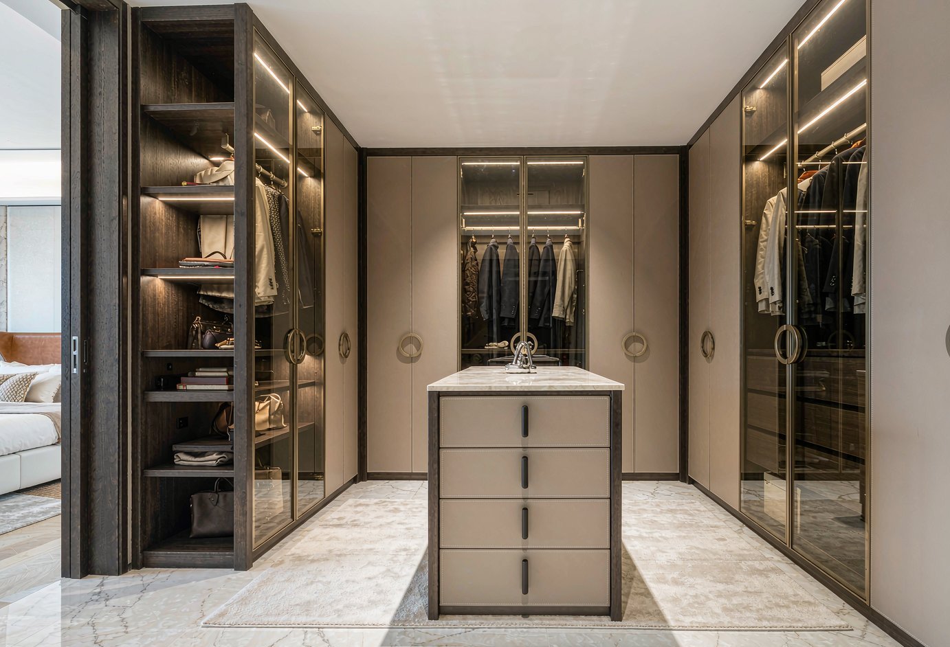 Custom wardrobe and closet systems